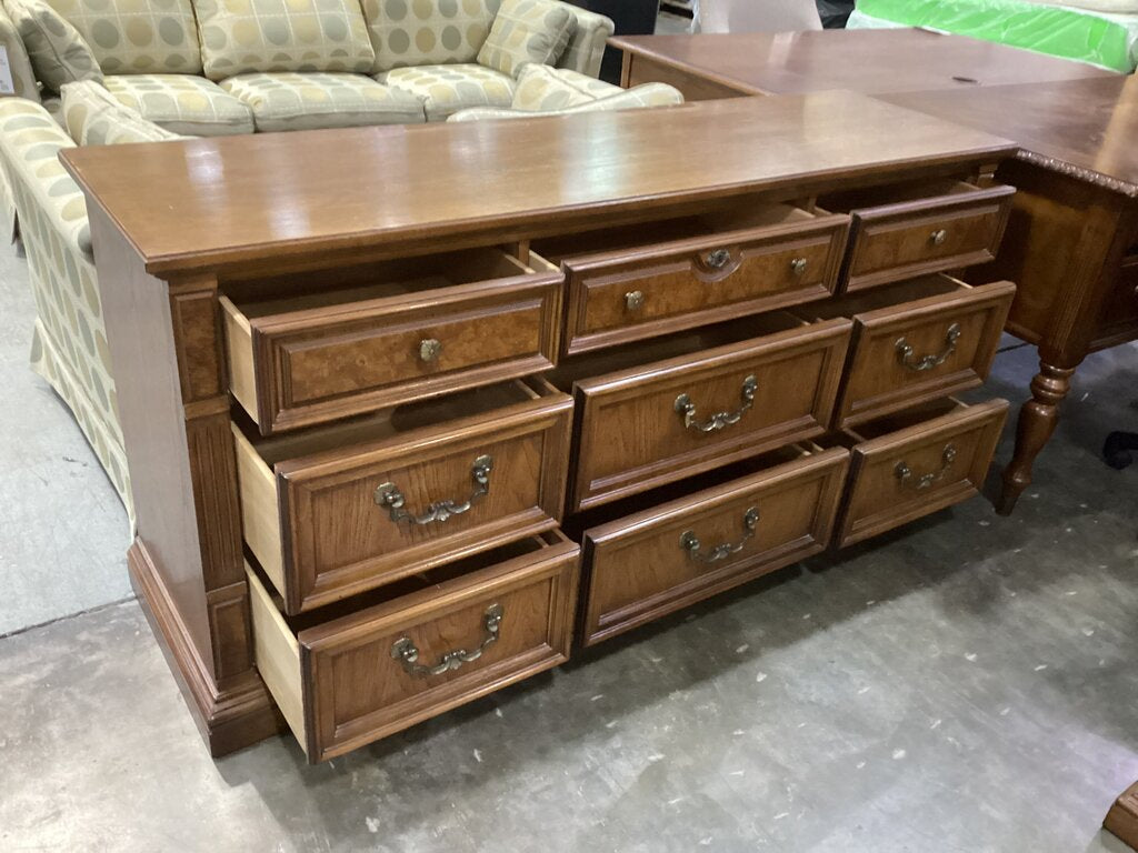 86183 - Thomasville Traditional 9 Drawer Dresser 66x19x32