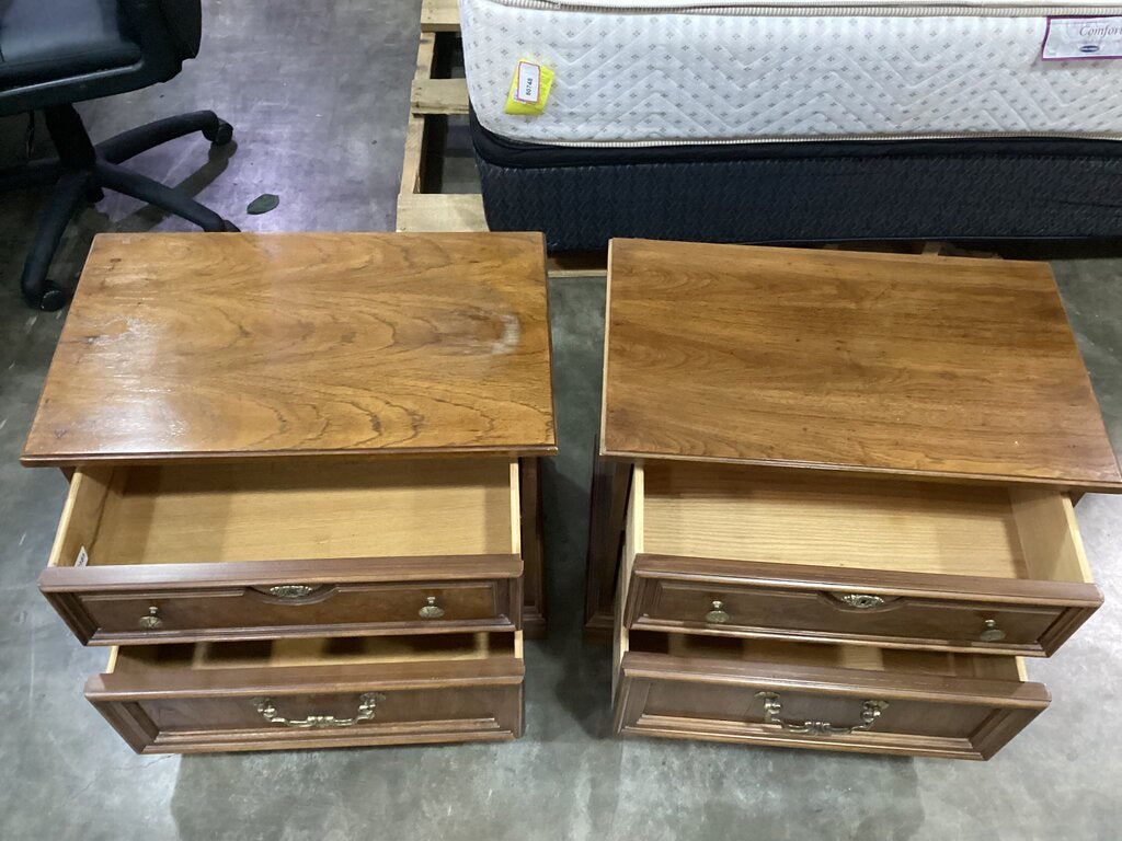 86181 - Thomasville Traditional Pair of Nightstands 26x16x22
