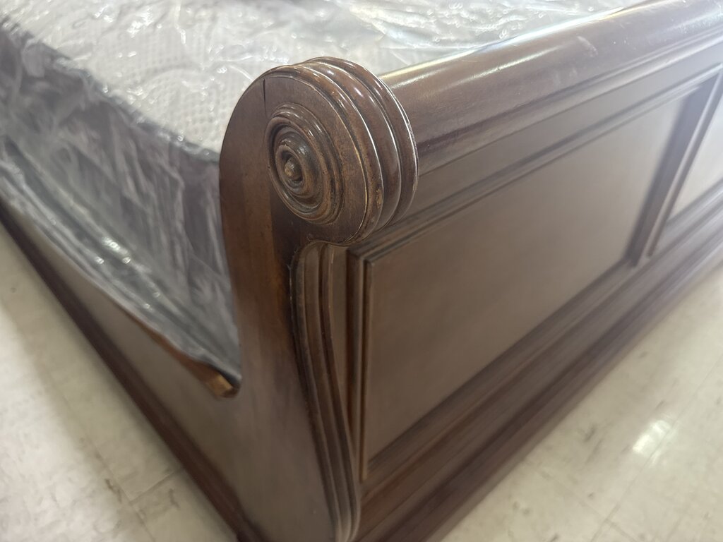 86170 - Queen Sleigh Bed Frame 65x93x55