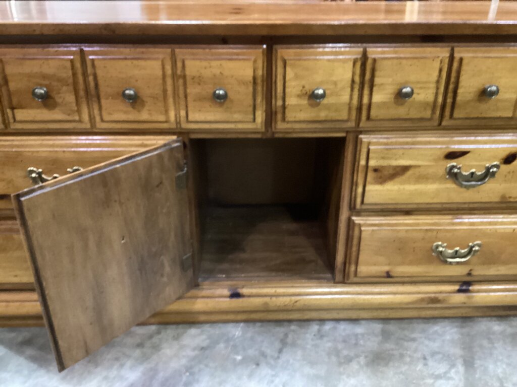 86191 Dresser w/Mirrored Hutch 64x18x31-72