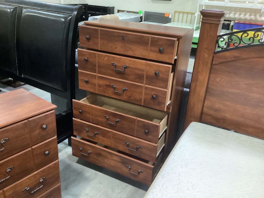 86290 Ashley Thimberline Chest 34x16x55