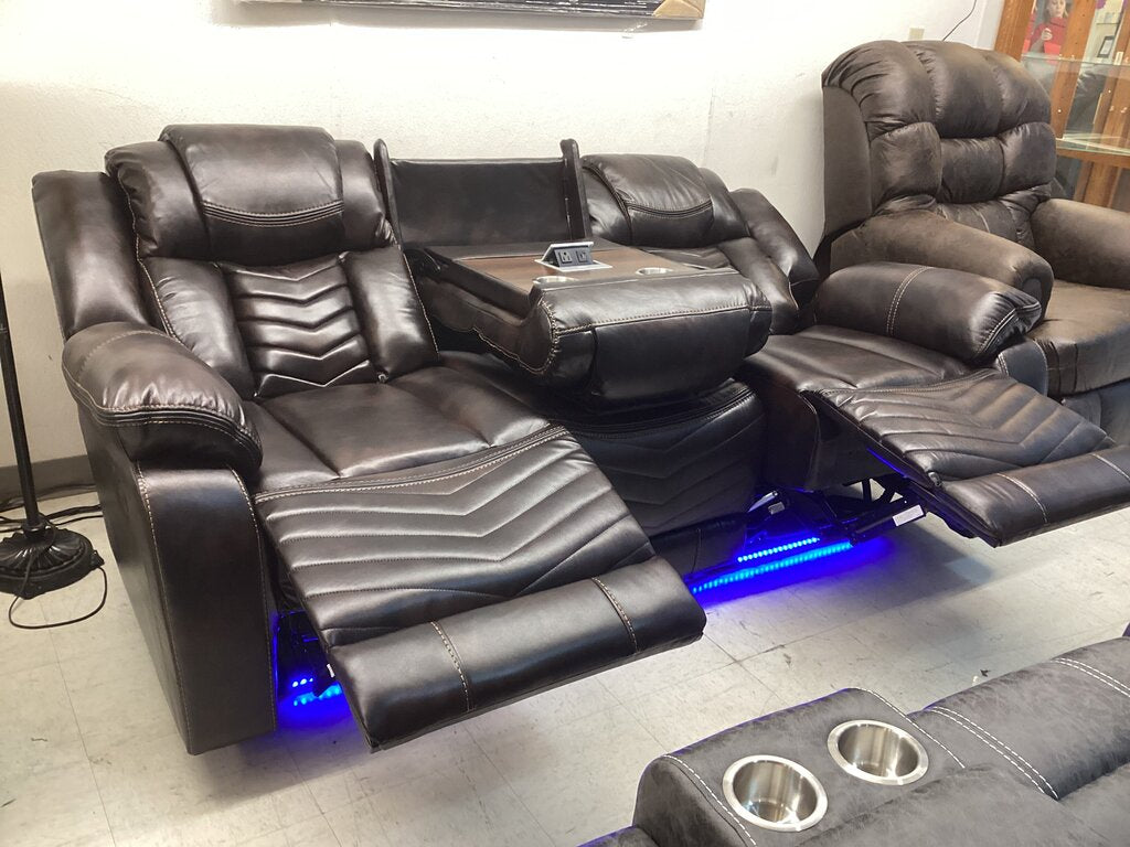 Navigator Brown NEW Reclining Sofa w/Console, USB & C, LED Lights 86x38x41 (653320)
