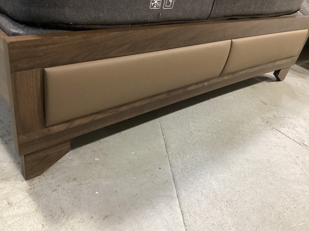 Canyon Ridge NEW Queen Bed Frame (149331-33)