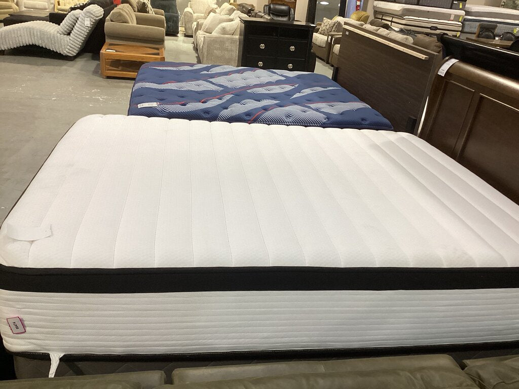 86474 - Molblly Queen Mattress