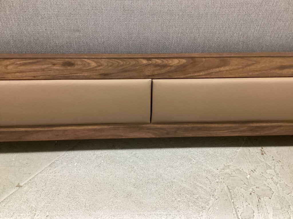 Canyon Ridge NEW King Bed Frame 79x83x54 (149341-43)