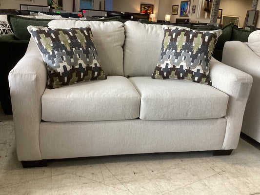 Pearson Ecru NEW Loveseat 61x37x37 (5202)