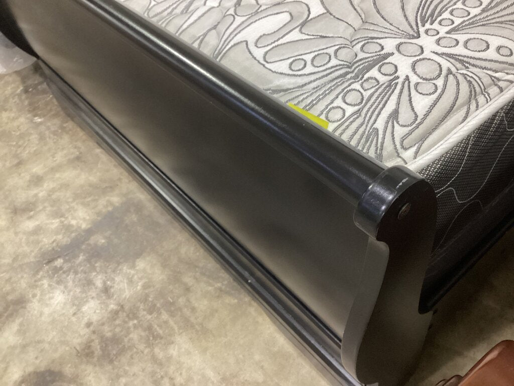 86667 Ashley Huey Vineyard Full Sleigh Bed 56x84x45