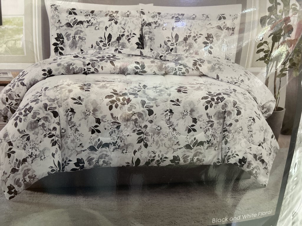 74877 - Twin/Twin XL NEW Comforter Set
