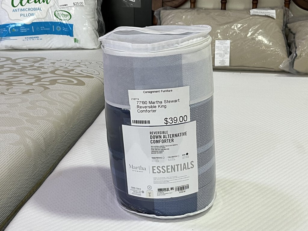 77190 - Martha Stewart NEW Reversible King Comforter Blue