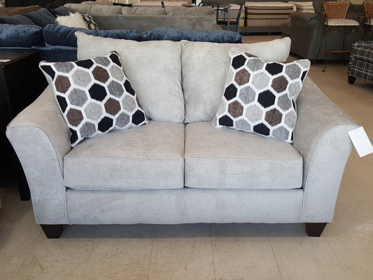 Anna Silver NEW Loveseat 68x38x39 (7702-ANNS)
