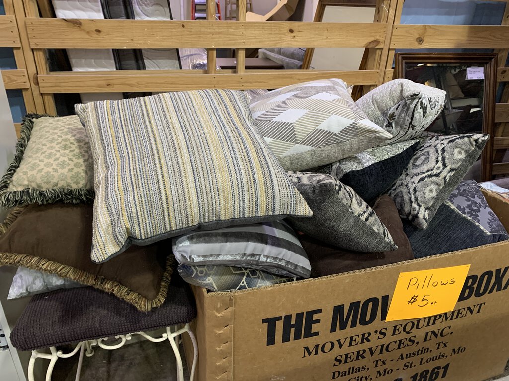 Assorted Throw Pillows / Accent Pillows