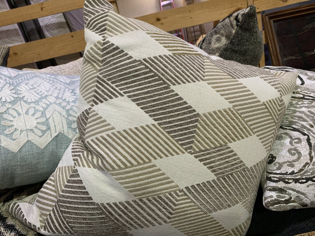 Assorted Throw Pillows / Accent Pillows