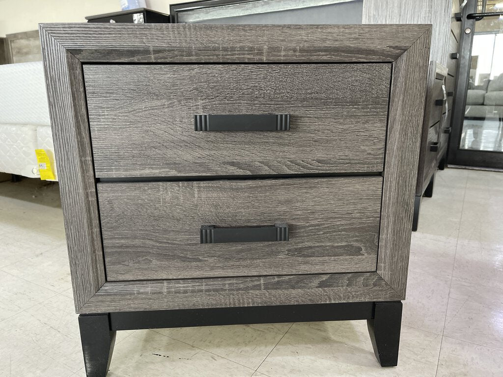 Tyler Gray NEW Nightstand 24x16x25 (GT-107097)