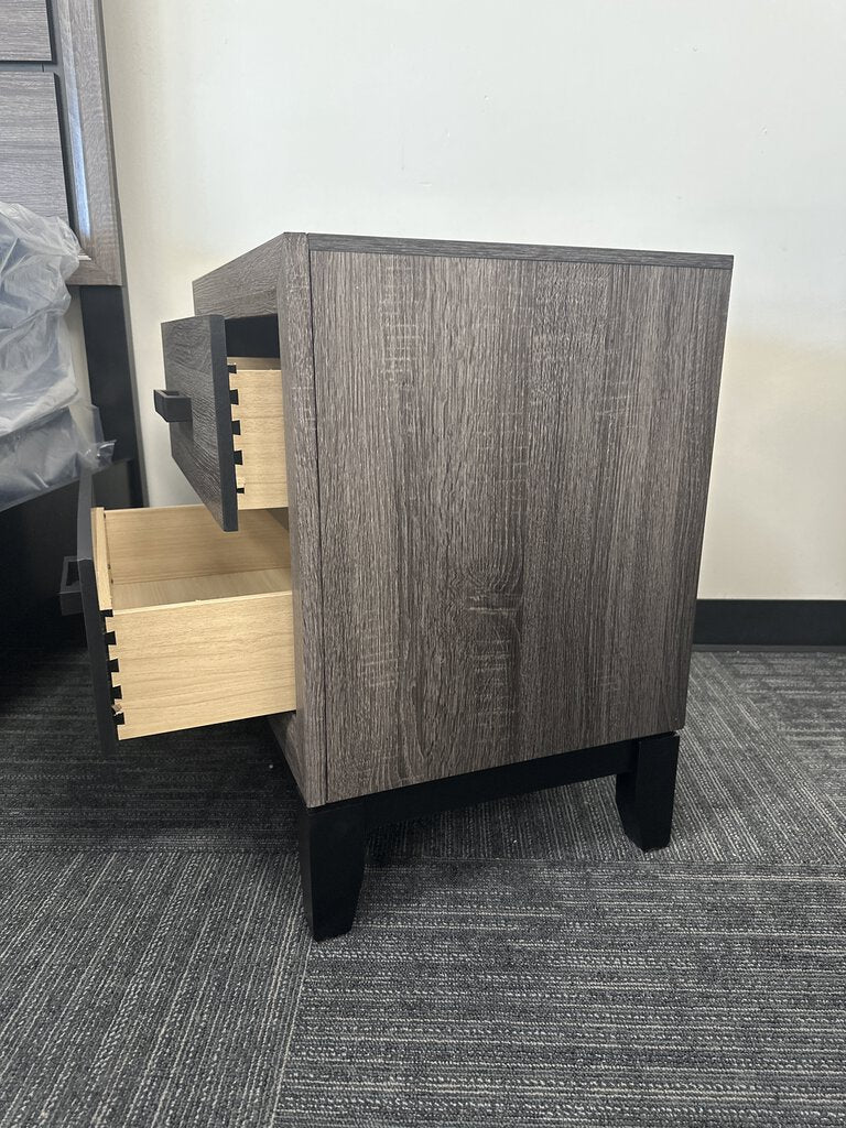 Tyler Gray NEW Nightstand 24x16x25 (GT-107097)