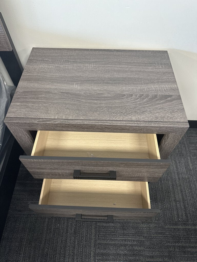 Tyler Gray NEW Nightstand 24x16x25 (GT-107097)