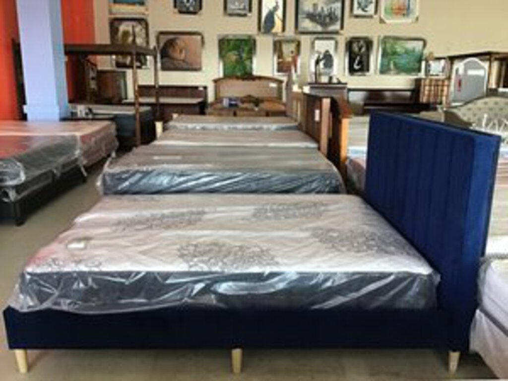 79427 - Scott Living Lakewood Queen Navy Blue Platform Bedframe 65x87x47