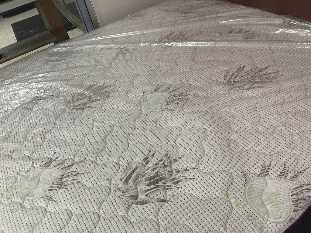 Aloe Vera Green Border Refurb King Mattress