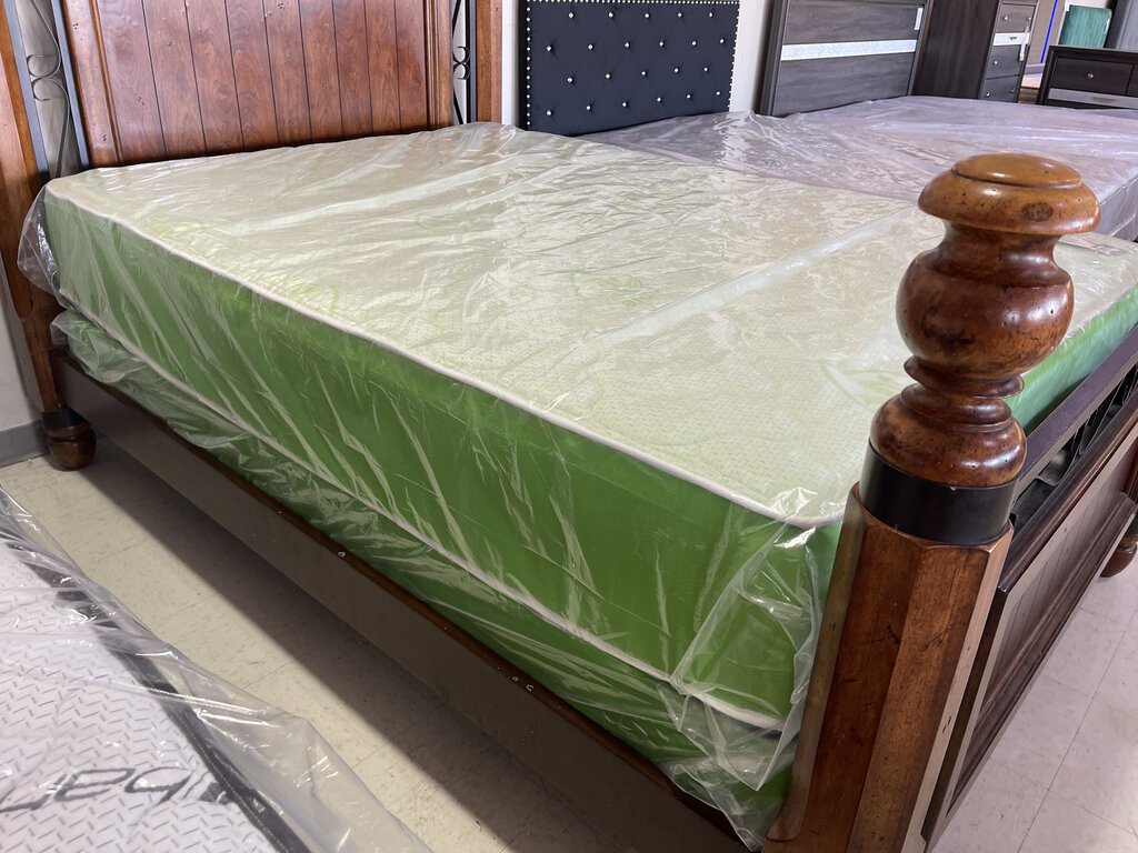 Aloe Vera Green Border Refurb Queen Mattress