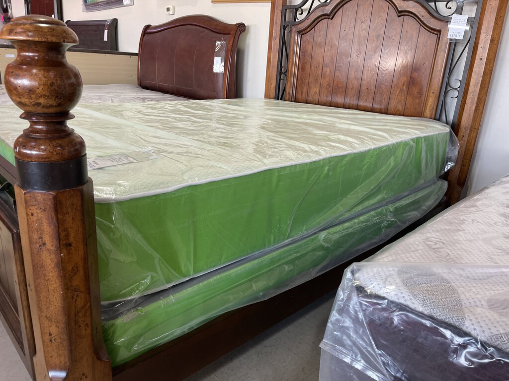 Aloe Vera Green Border Refurb Queen Mattress