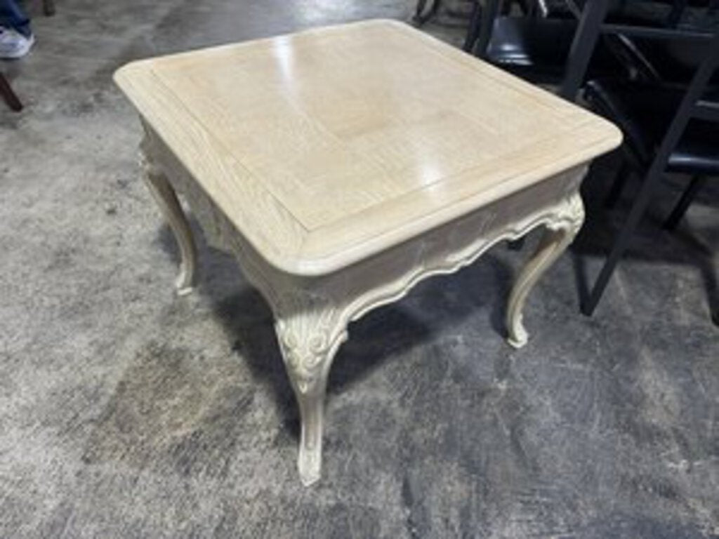 79674 (8443-6) End Table 27x27x23