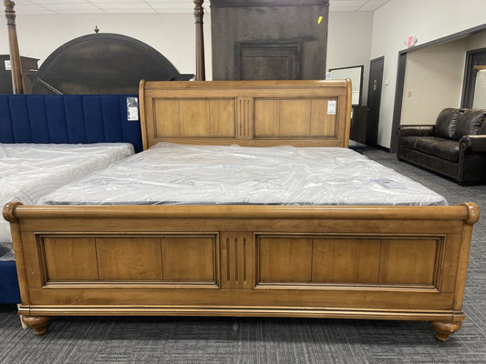 76284(8065-2) Ethan Allen New Country Sleigh King Bedframe 83x82x53