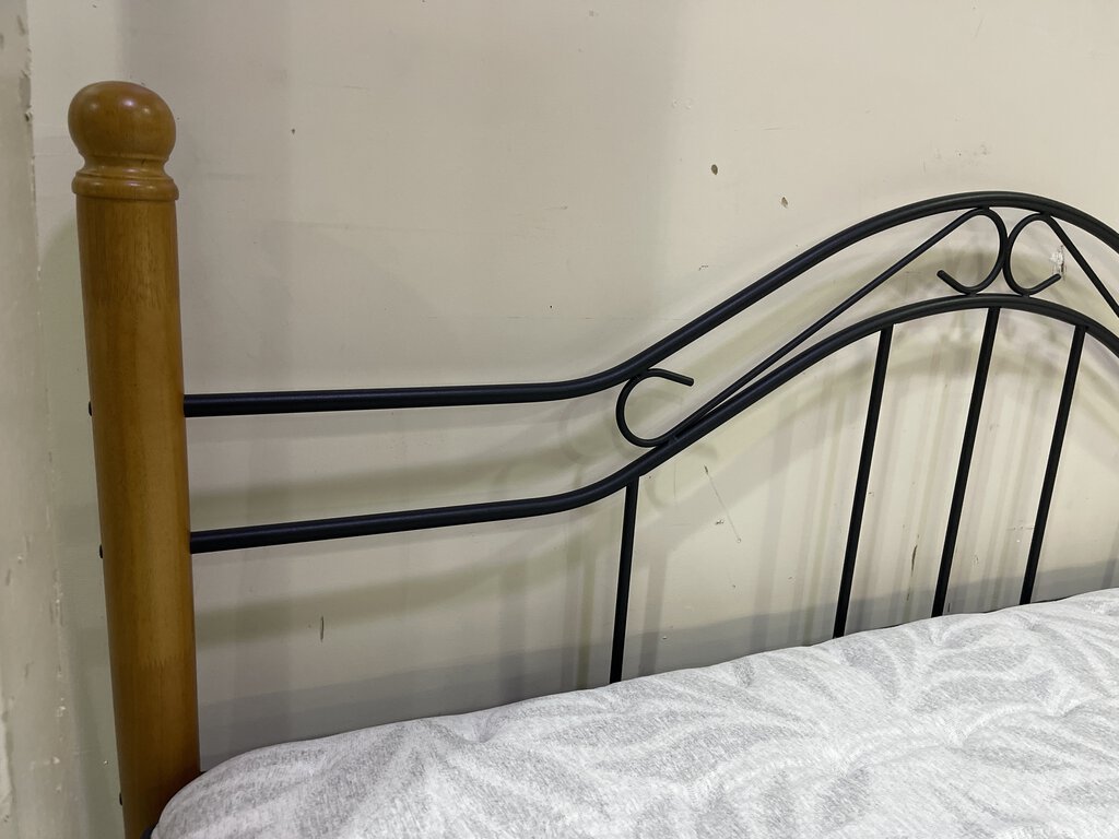 79918 (8465-1) King Wood and Metal Headboard 77x50x3 w/Rails