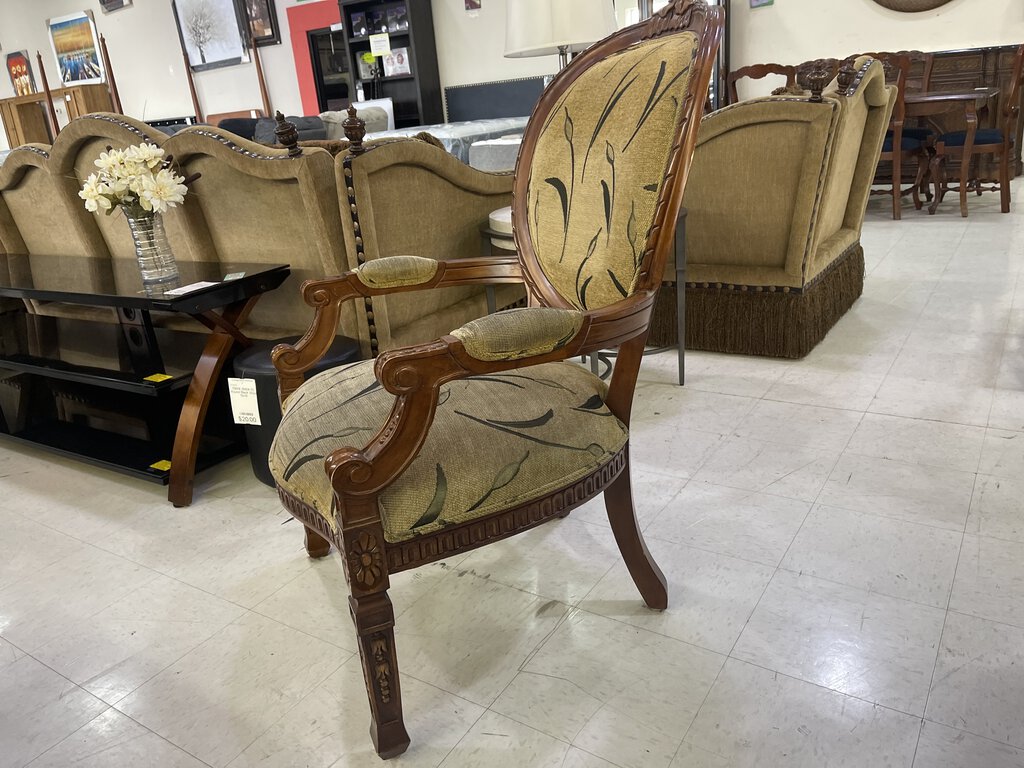 81135 (8471-2) Oversized Wood Trimmed Arm Chair 29x24x44