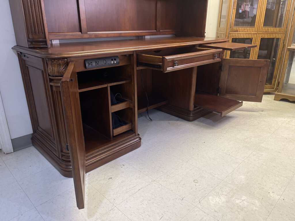 81137 (8471-3) Hooker Computer Credenza w/Chair 82x24x86