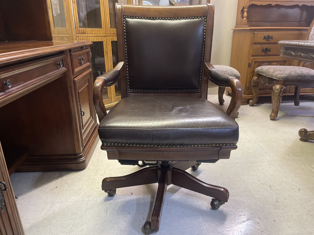 81137 (8471-3) Hooker Computer Credenza w/Chair 82x24x86