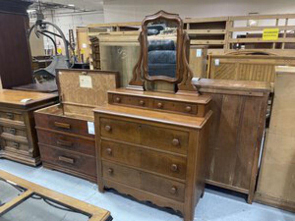 81179 (8475-13) Vintage 3 Drawer Chest w/Glove or Jewelry Drawers 39x39x40