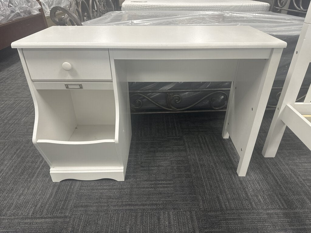 76524 (8078-7) White Desk 43x16x29