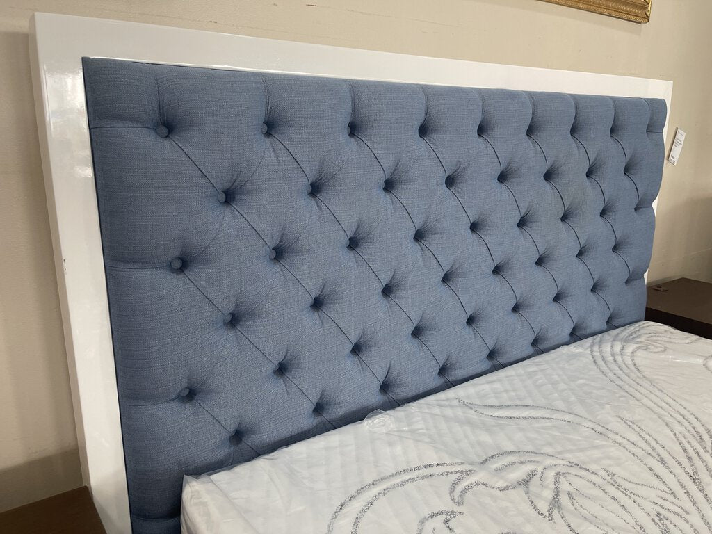 81458 (8494-4) Padded Queen LED Headboard 67x4x54