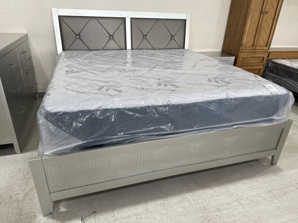 Romeo NEW Queen Size Bed Frame 64x83x51 (124531-33)