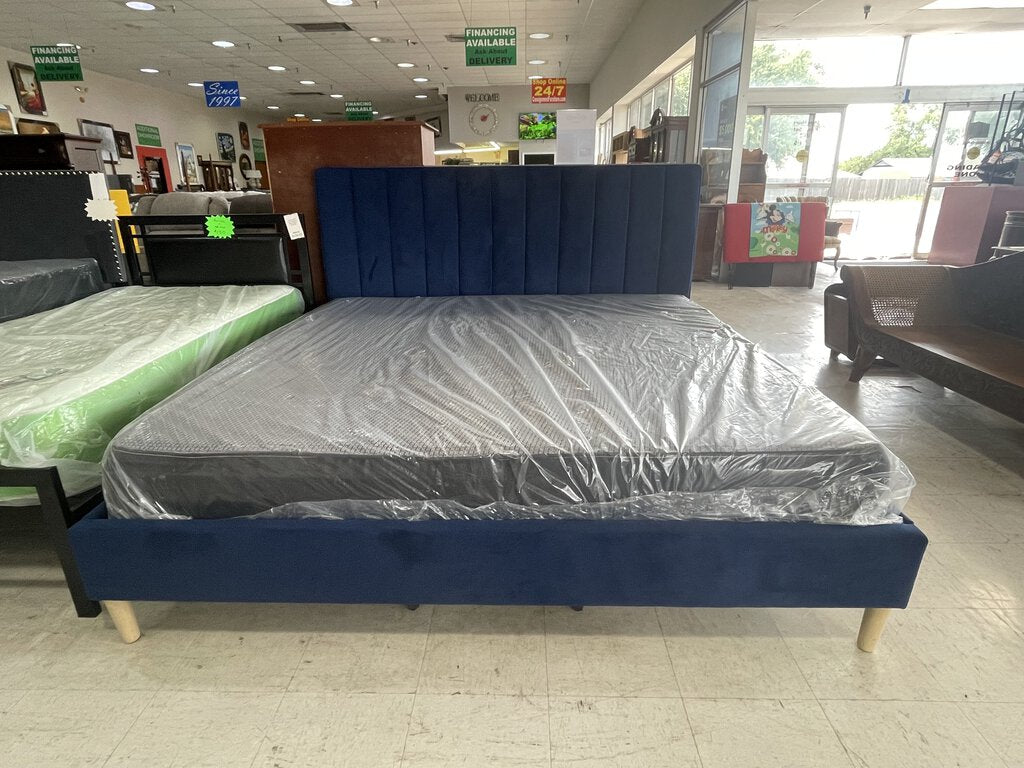 *SALE* King Platform Bed with Mattress