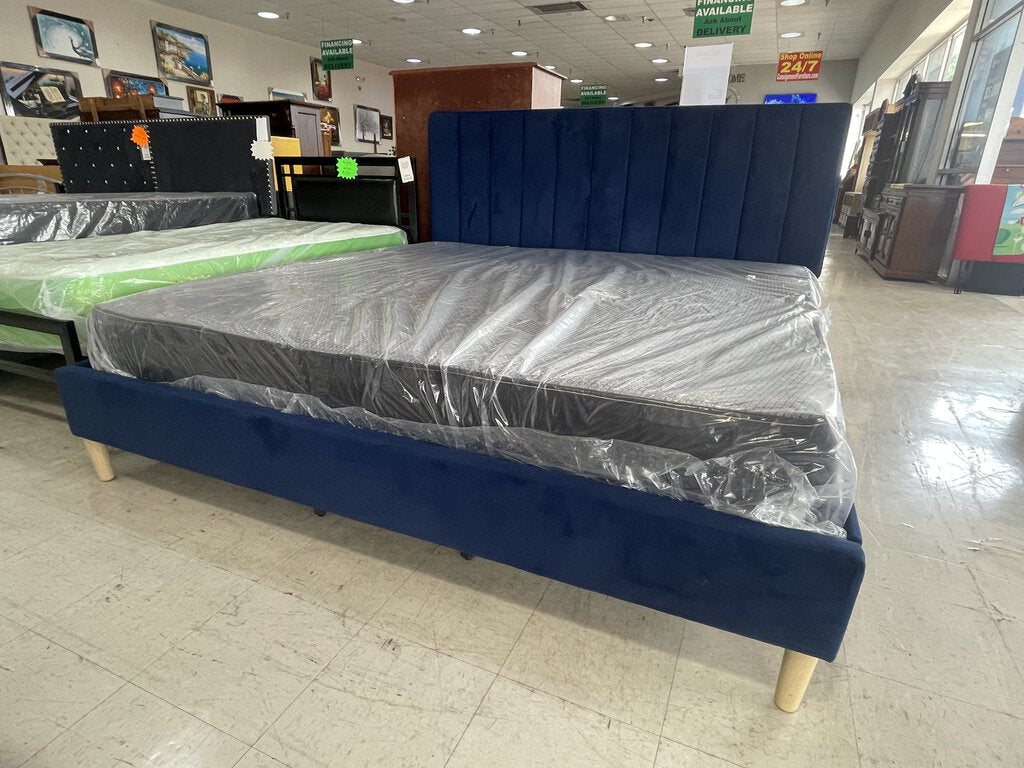 *SALE* King Platform Bed with Mattress