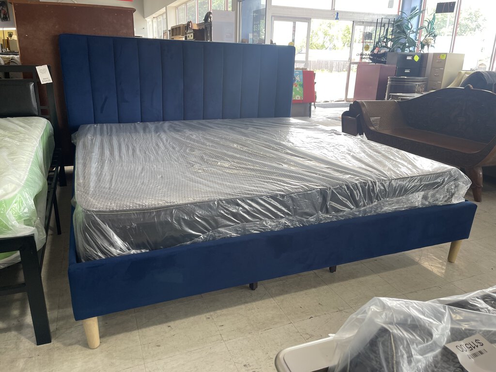 *SALE* King Platform Bed with Mattress