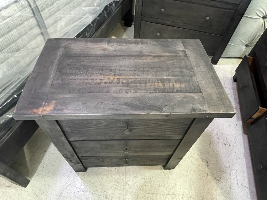 81569 - Distressed Gray Nightstand 28x17x28