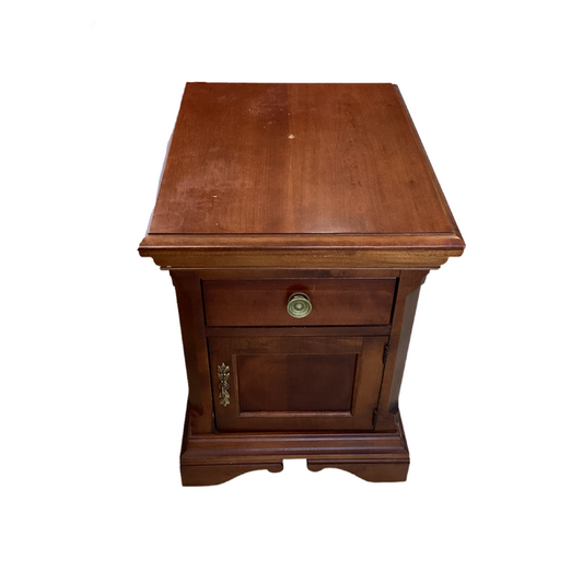 81623 - Broyhill End Table 18x23x23