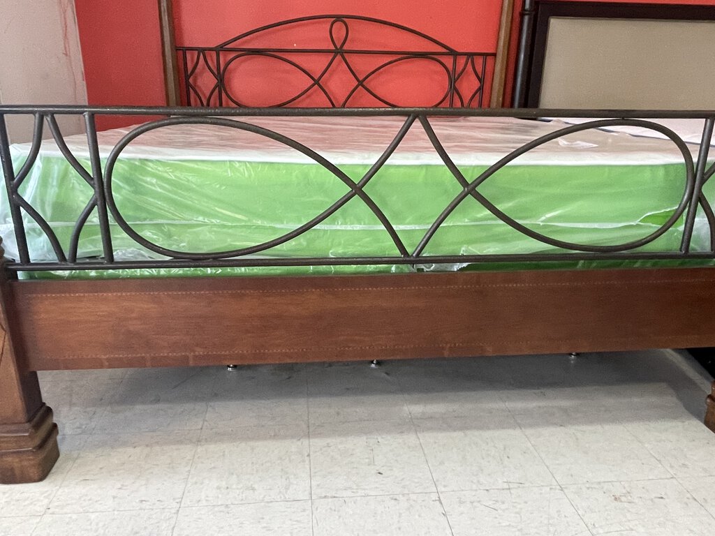 81557 (8501-09) King 4 Post Bed Frame 81x92x88