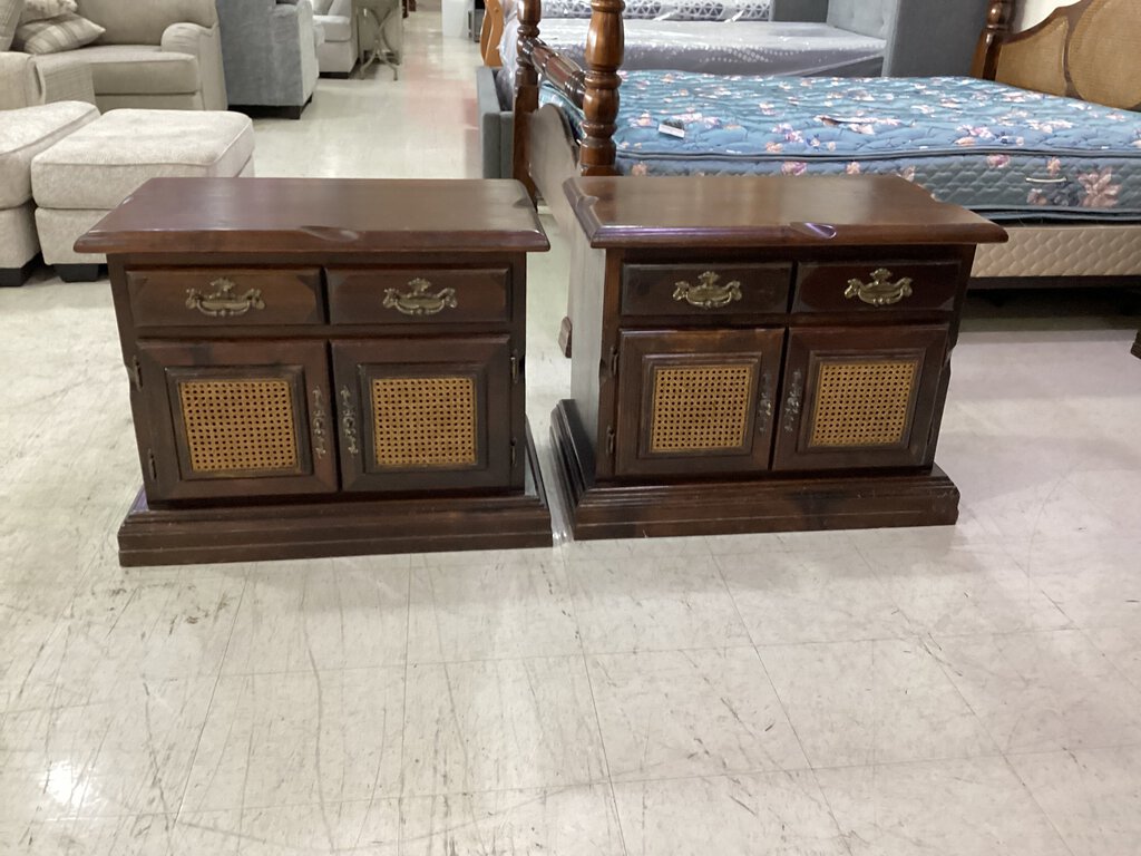 81641 - Pair of Nightstands 32x19x25