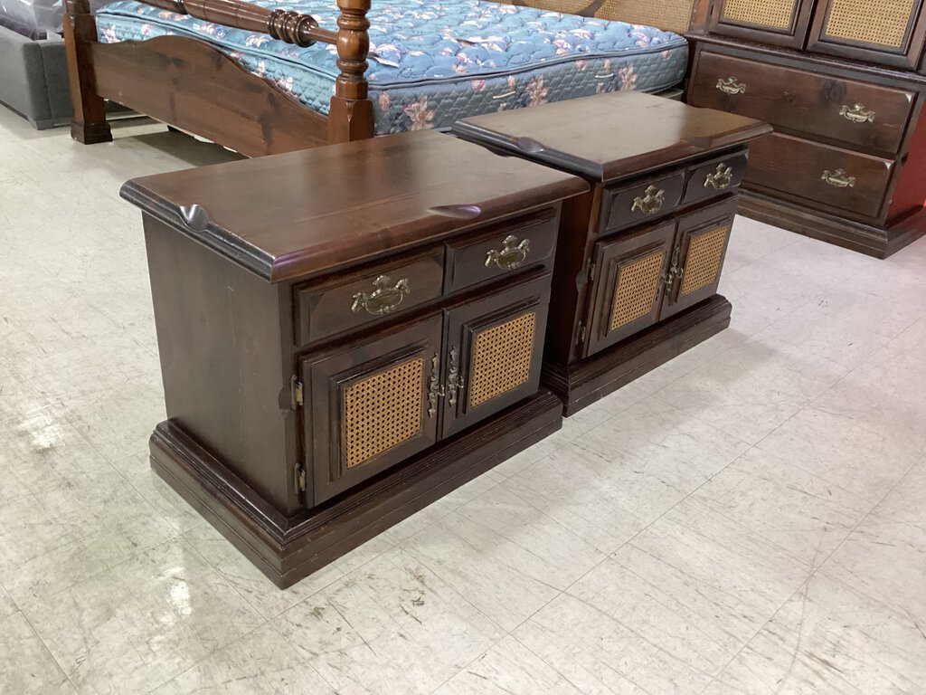 81641 - Pair of Nightstands 32x19x25