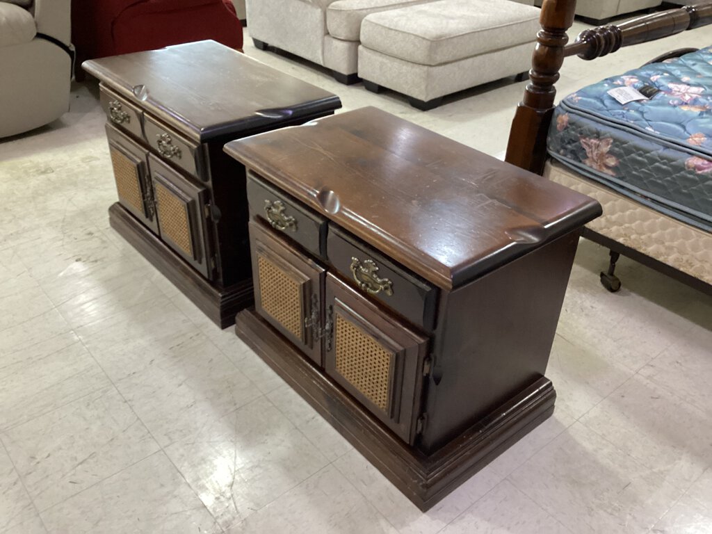 81641 - Pair of Nightstands 32x19x25