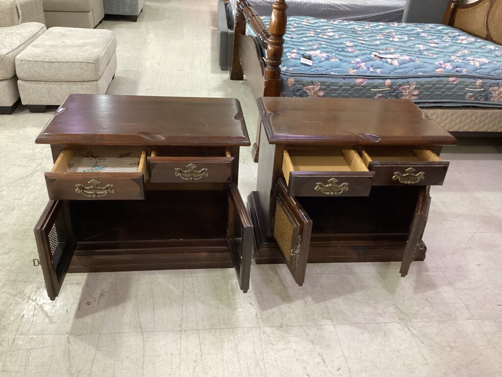 81641 - Pair of Nightstands 32x19x25