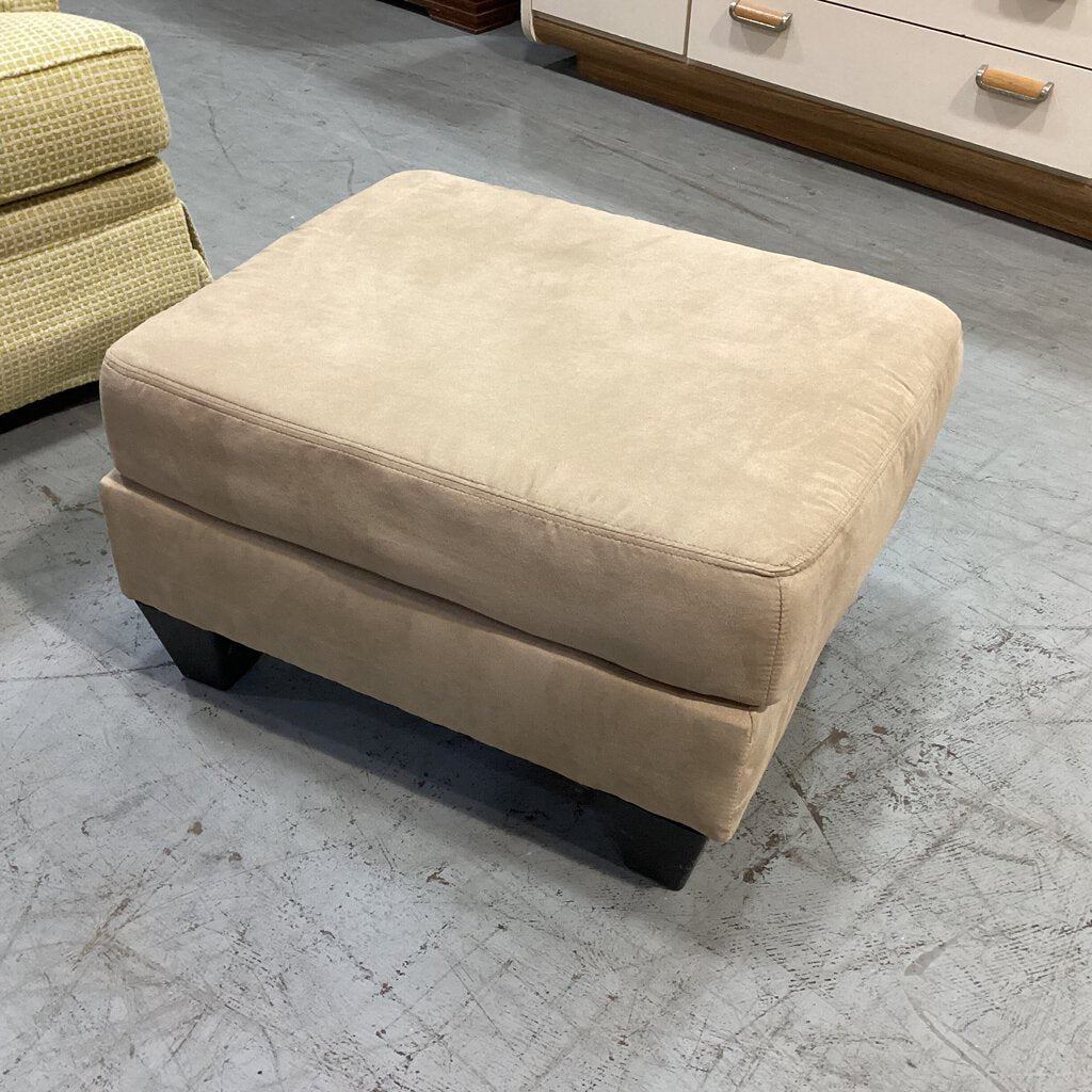 81729 - Tan Ottoman 27x20x15