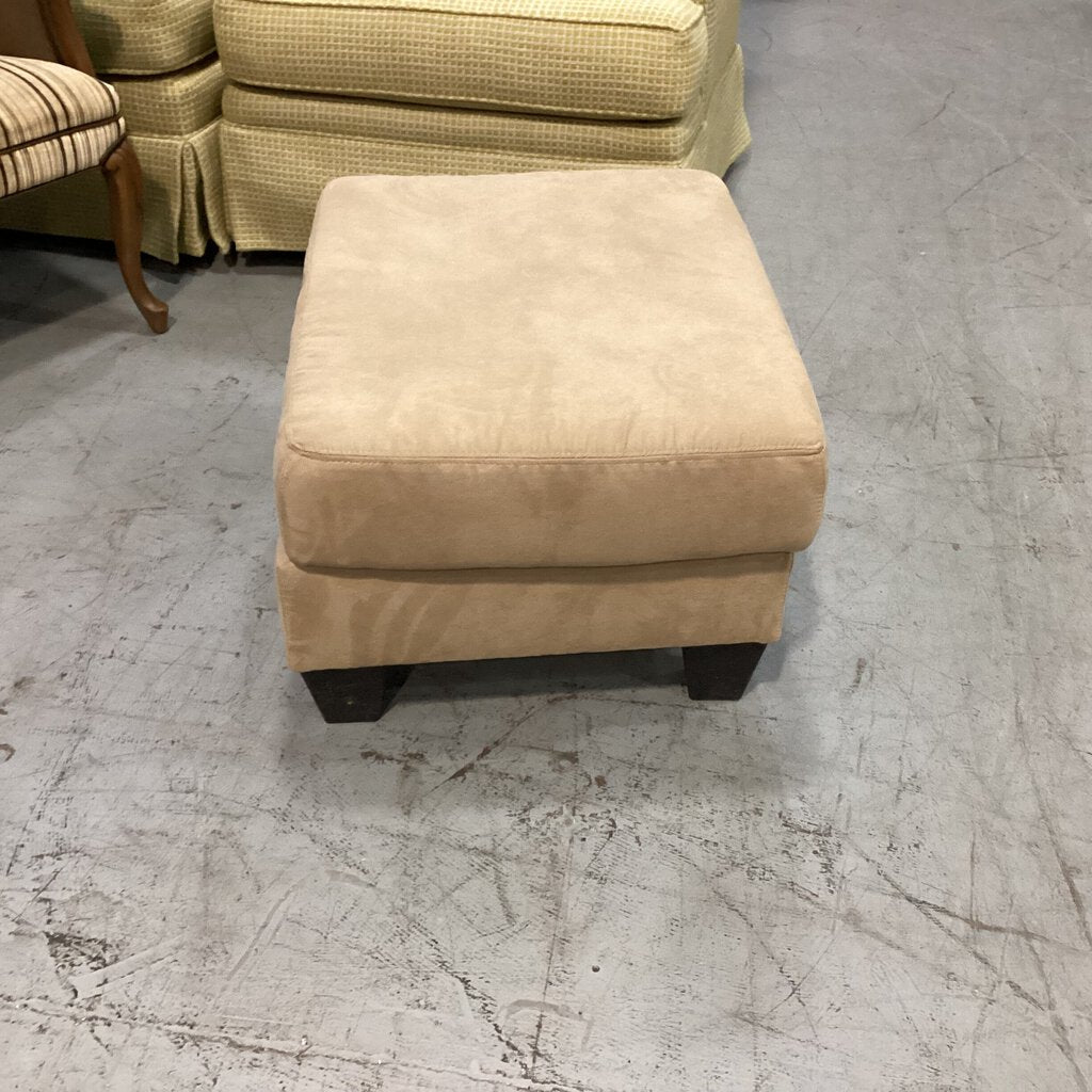 81729 - Tan Ottoman 27x20x15