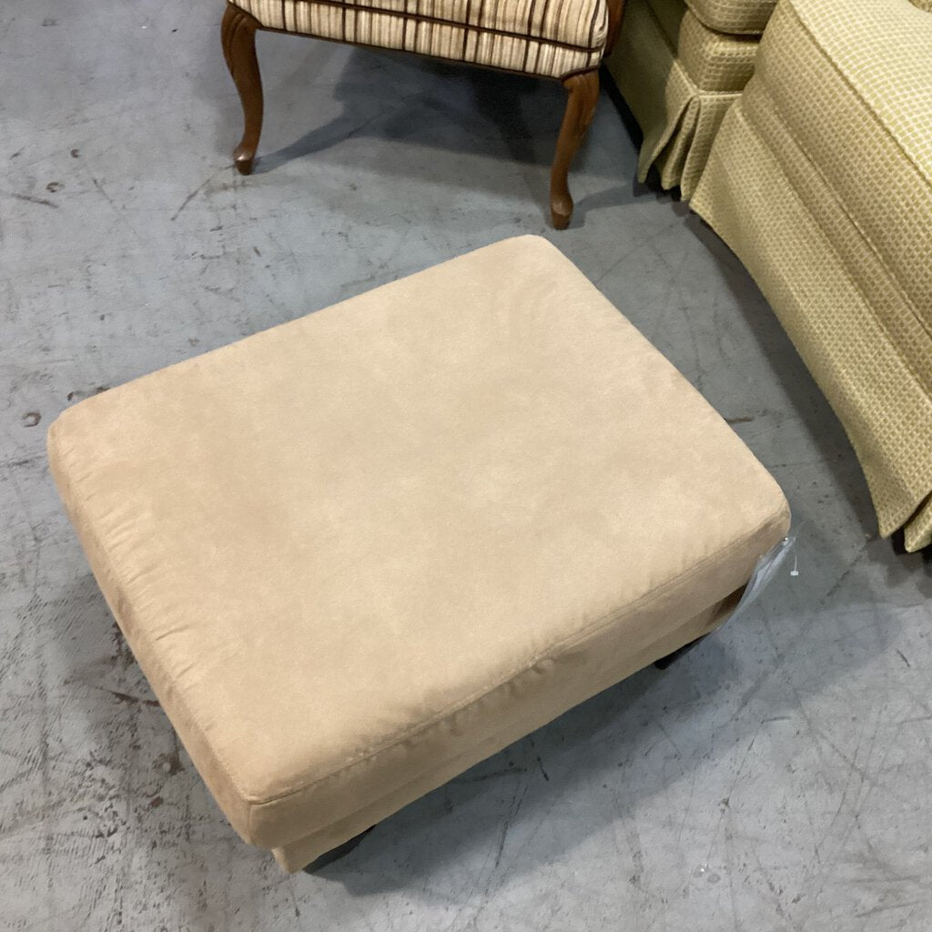 81729 - Tan Ottoman 27x20x15