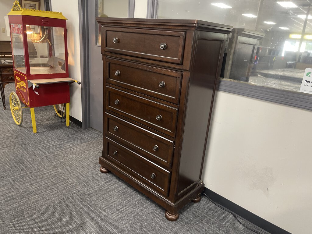 76740 - Ashley Porter Five Drawer Chest 40x19x58