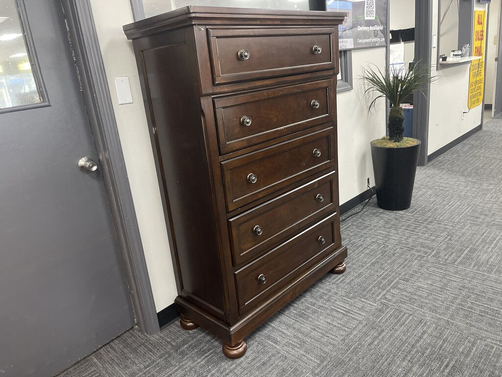 76740 - Ashley Porter Five Drawer Chest 40x19x58