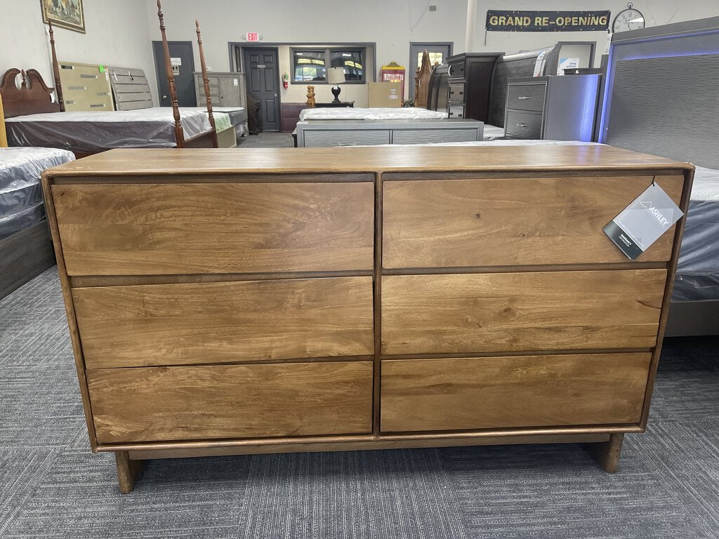 76735 - Ashley Isanti Six Drawer Dresser 62x18x37