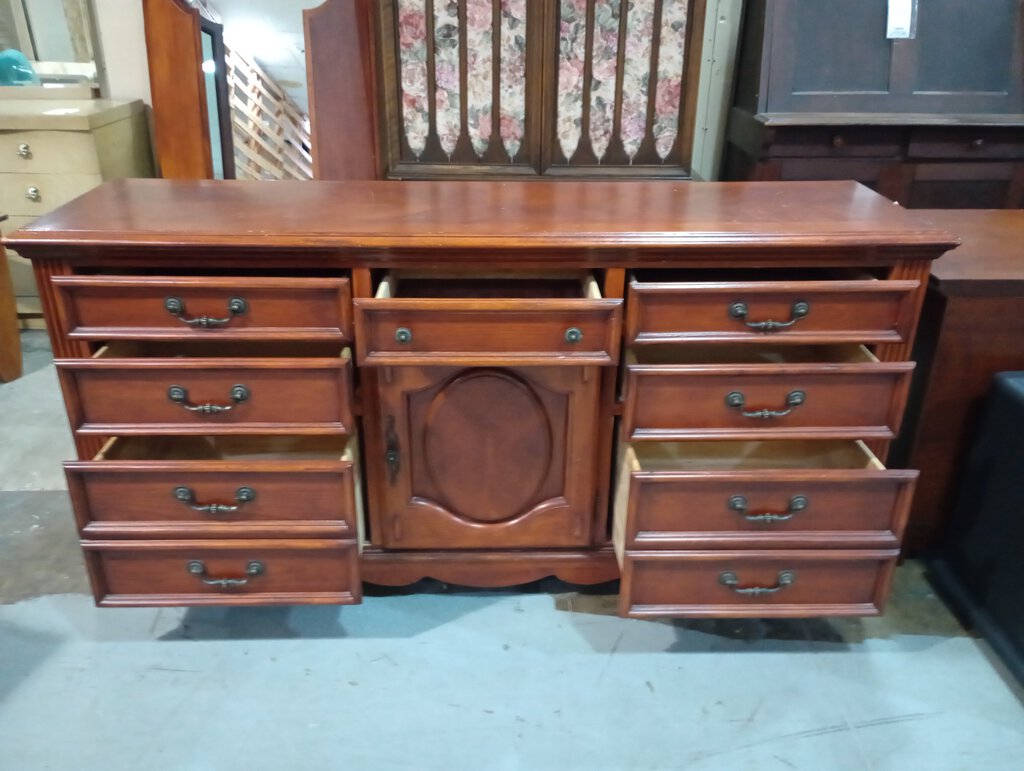 81744 - Cherry 7 Drawer Dresser 68x18x33